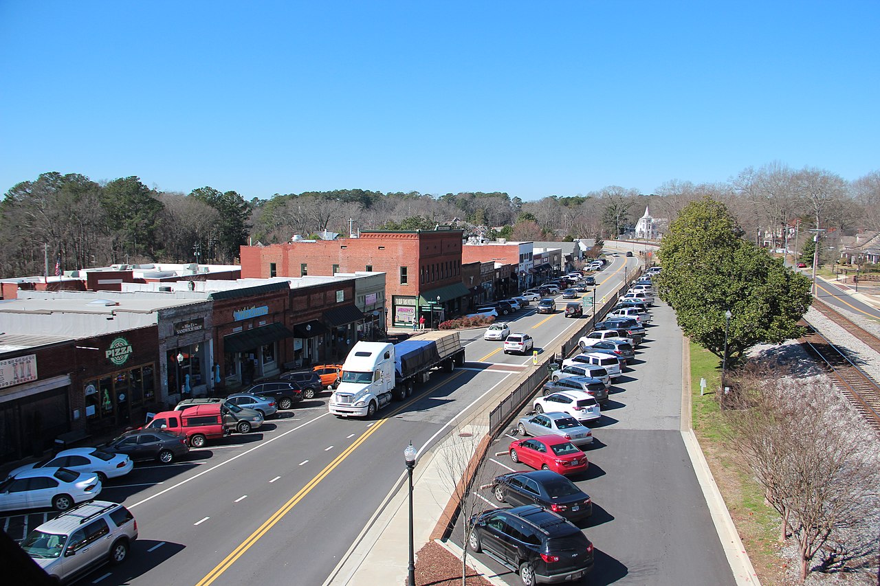 Haus and Hues in Acworth, Georgia