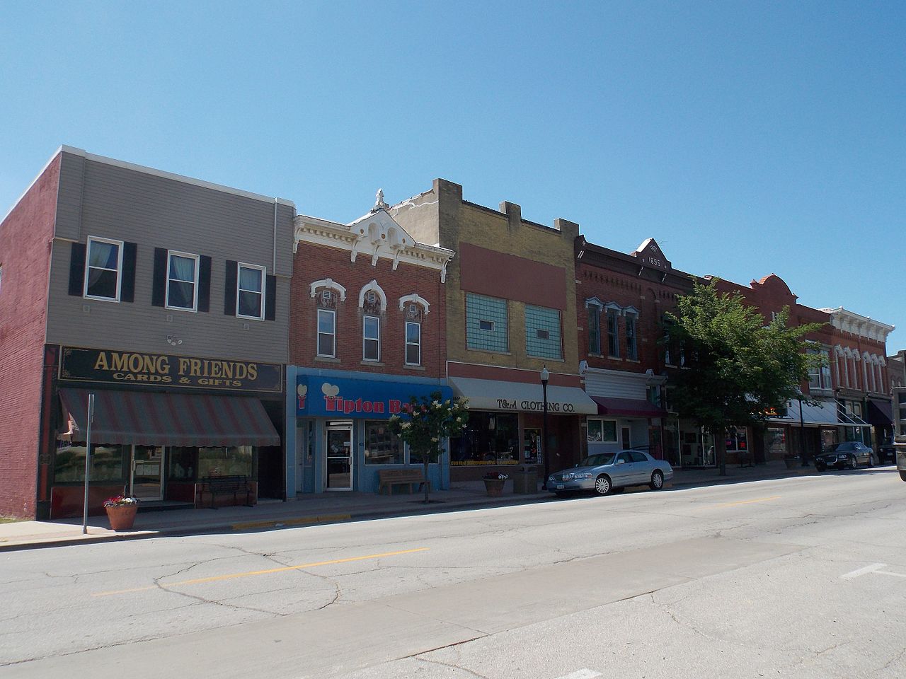 Haus and Hues in Tipton, Iowa