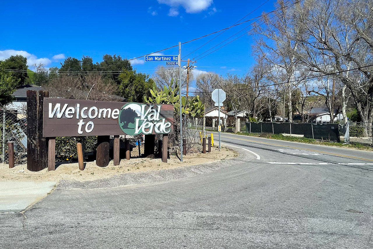 Haus and Hues in Val Verde, California