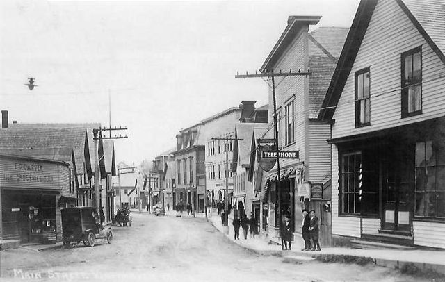 Haus and Hues in Vinalhaven, Maine