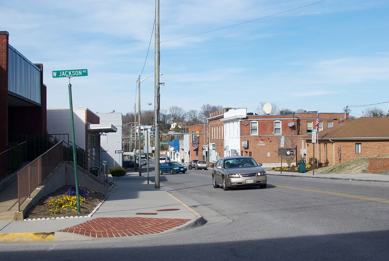 Haus and Hues in Vinton, Virginia